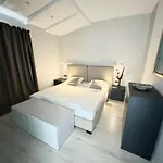 Elite Sea View Jacuzzi Penthouses * Саранда