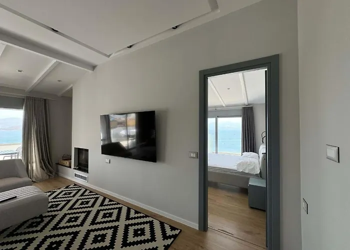 Elite Sea View Jacuzzi Penthouses *