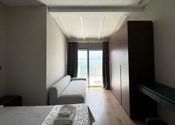 Elite Sea View Jacuzzi Penthouses *