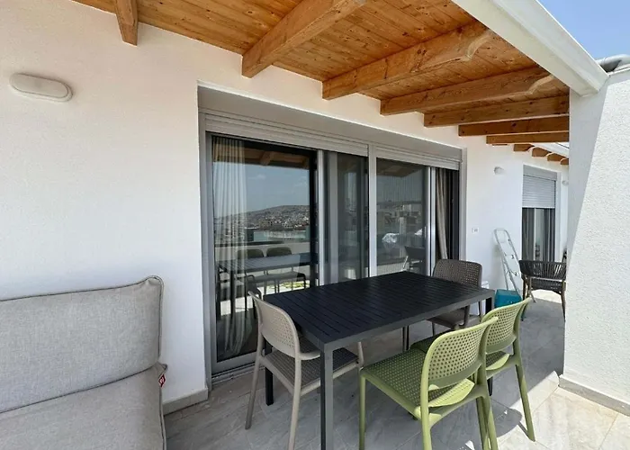 Elite Sea View Jacuzzi Penthouses Apartment