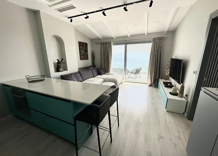 Elite Sea View Jacuzzi Penthouses Apartment Sarande