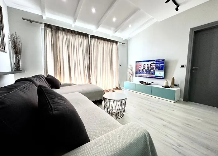 Elite Sea View Jacuzzi Penthouses Sarande