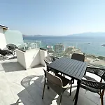 Elite Sea View Jacuzzi Penthouses Apartment