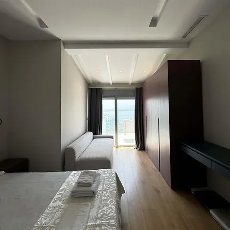 Elite Sea View Jacuzzi Penthouses *