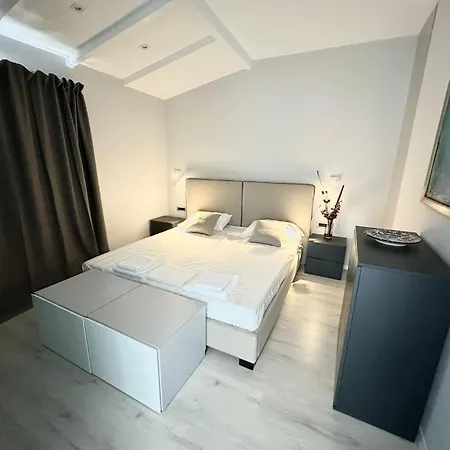 Elite Sea View Jacuzzi Penthouses * Σαράντα