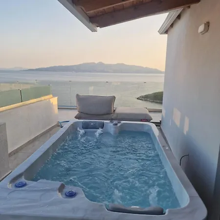 Elite Sea View Jacuzzi Penthouses * Σαράντα