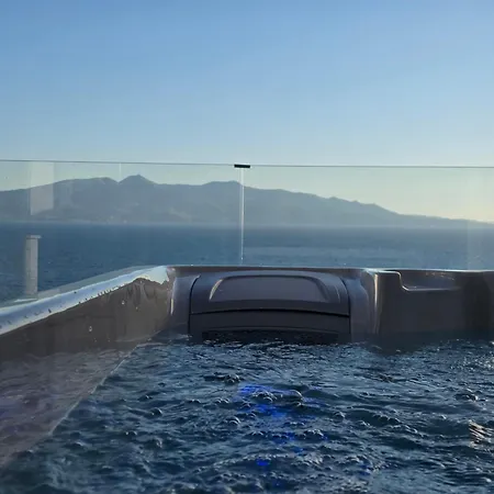 Elite Sea View Jacuzzi Penthouses *