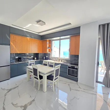 Elite Sea View Jacuzzi Penthouses *