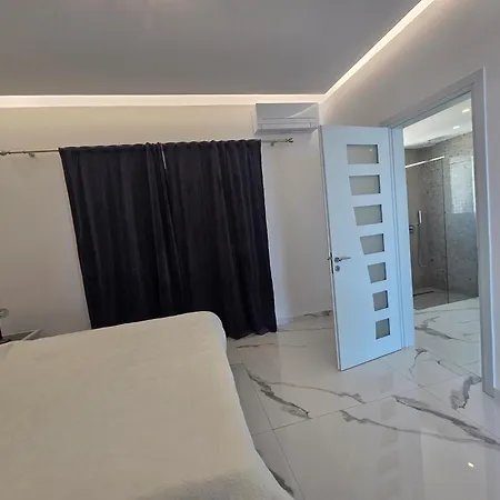 Elite Sea View Jacuzzi Penthouses Saranda