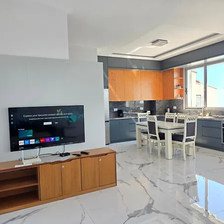 Elite Sea View Jacuzzi Penthouses Apartament