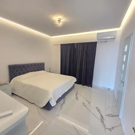 Elite Sea View Jacuzzi Penthouses * Saranda