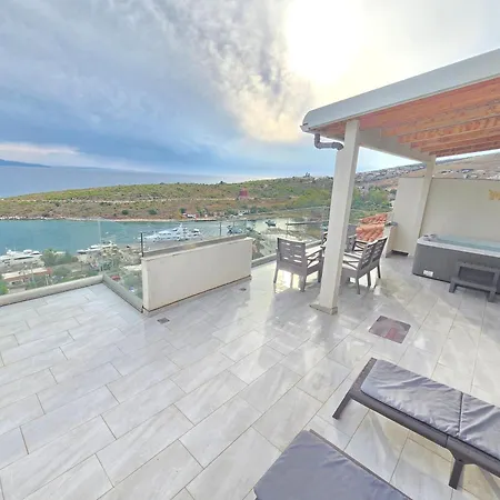 Elite Sea View Jacuzzi Penthouses Apartament *