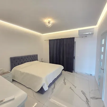 Elite Sea View Jacuzzi Penthouses