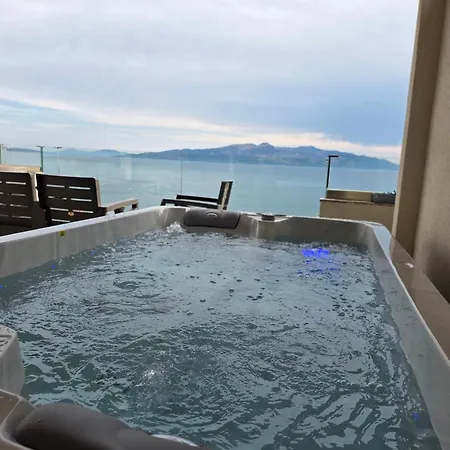 Elite Sea View Jacuzzi Penthouses